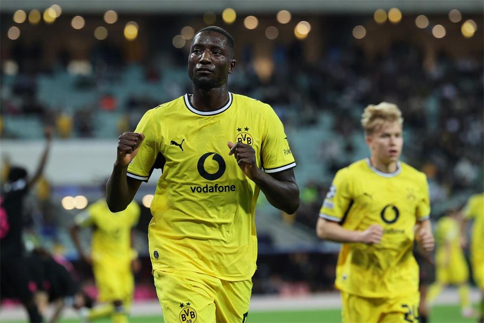 Serhou Guirassy bejubelt das frühe Führungstor des BVB.Uncredited/AP/dpa