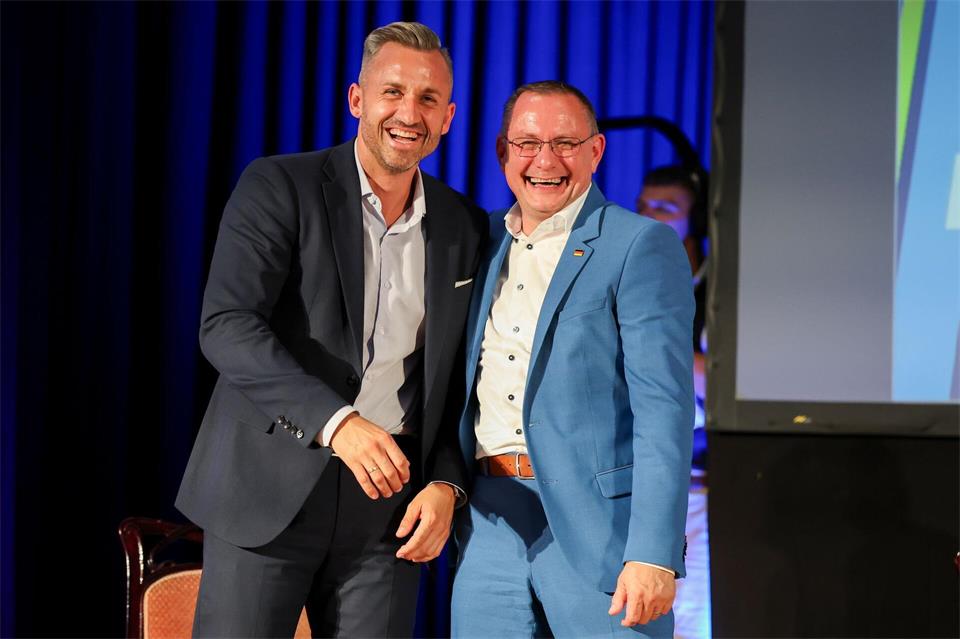 Setzen unterschiedliche Akzente mit Blick auf die Zeit nach der Wahl - Ulrich Siegmund und Tino Chrupalla, hier bei einer Wahlkampfveranstaltung in Dessau. (Archivbild)Jan Woitas/dpa