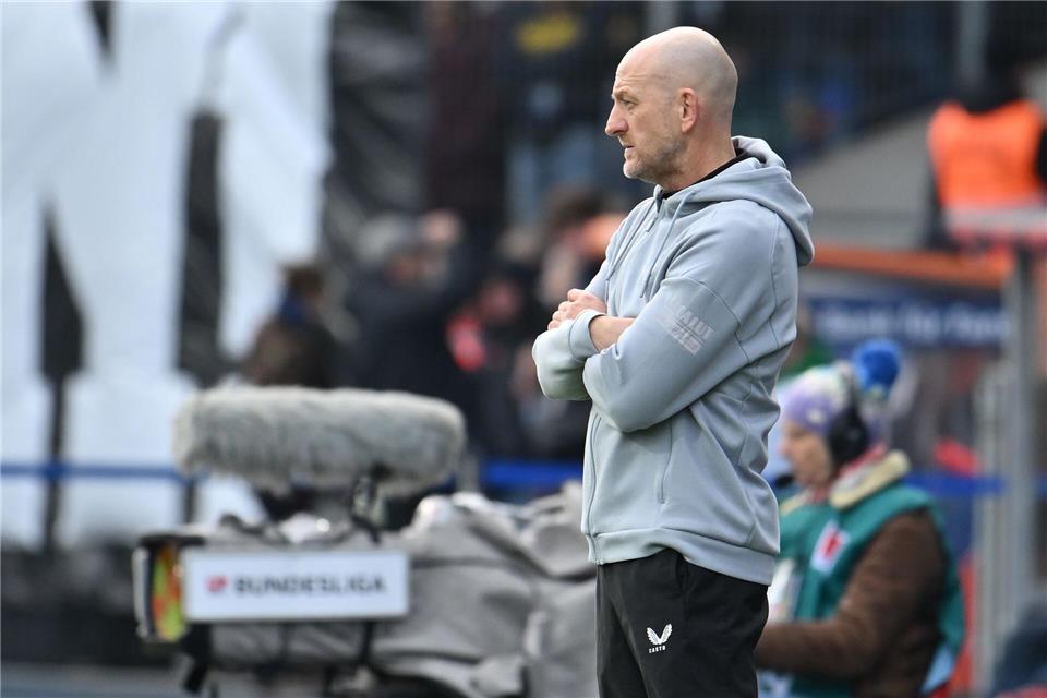 Setzt auf eine Reaktion seiner Mannschaft: FCK-Trainer Torsten Lieberknecht.Swen Pförtner/dpa