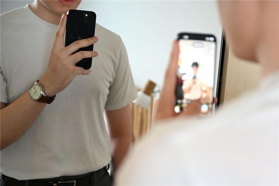 Sexy Posen können das eigene Ego stärken, erklärt eine Sozialpädagogin. (Symbolbild)Elisa Schu/dpa