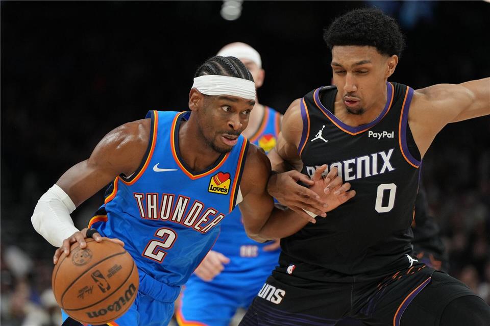 Shai Gilgeous-Alexander (l) konnte die sechste Saison-Niederlage der Oklahoma City Thunder nicht verhindern.Rick Scuteri/AP/dpa