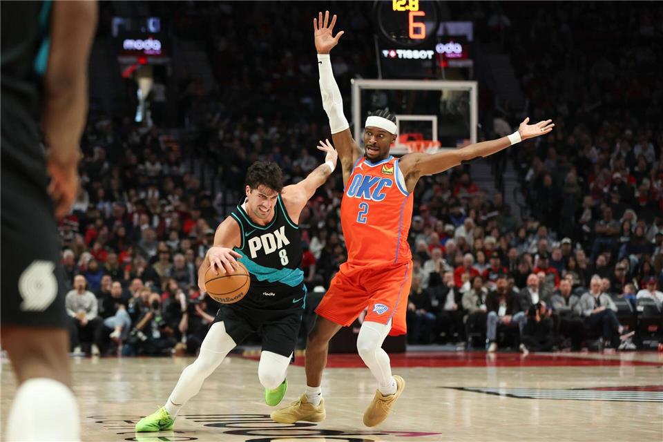 Shai Gilgeous-Alexander (rechts) und OKC haben noch immer nur ein Spiel in der NBA verloren.Amanda Loman/AP/dpa