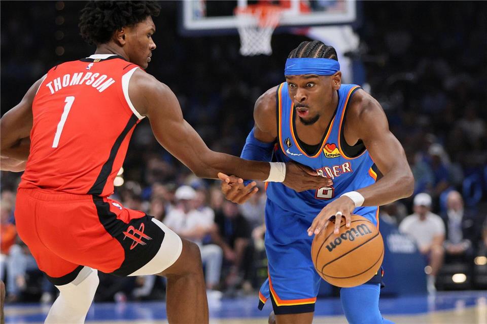 Shai Gilgeous-Alexander (rechts) und OKC sind die Gejagten in dieser Saison.Nate Billings/AP/dpa