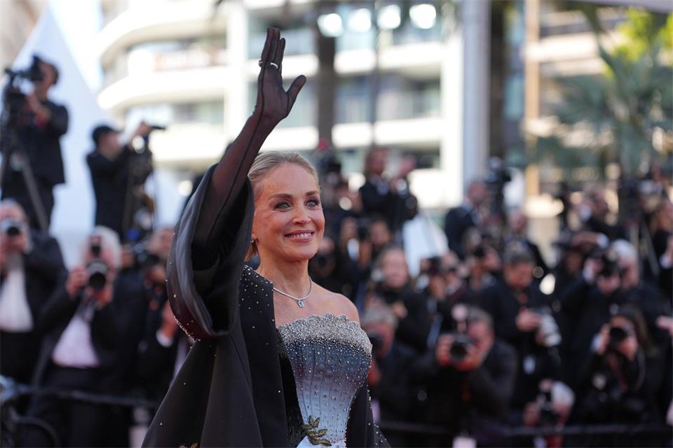 Sharon Stone löst eigenen Angaben zufolge noch Jahrzehnte nach ihrer Rolle als Serienmörderin im Film „Basic Instinct“ Furcht bei ihren Mitmenschen aus. (Archivbild)Andreea Alexandru/Invision/AP/dpa