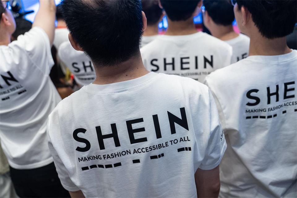 Shein hatte am 1. September sein lange erwartetes Börsendebüt vollzogen. (Archivbild)  Chan Long Hei/AP/dpa