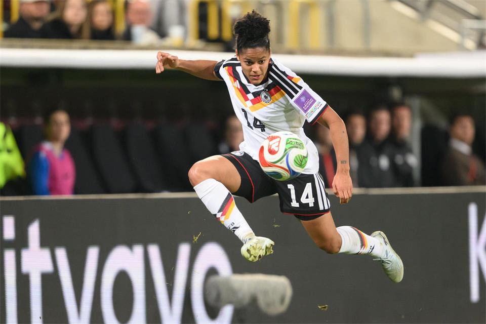 Shekiera Martinez darf nun doch noch zum Nationalteam. (Archivbild)  Robert Michael/dpa