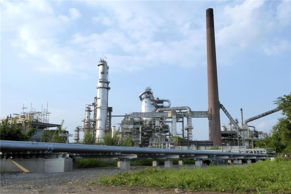 Shell schaltet am Raffinerie-Standort Wesseling eine großtechnische Anlage ab, die bislang Kraftstoffe aus Rohöl produziert hat. (Archivbild)Stefanie Paul/dpa