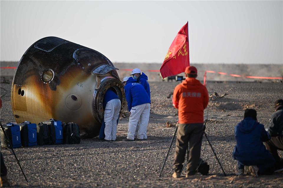 Shenzhou-21: Rückkehrkapsel landet sicher in der Inneren MongoleiLi Zhipeng/XinHua/dpa