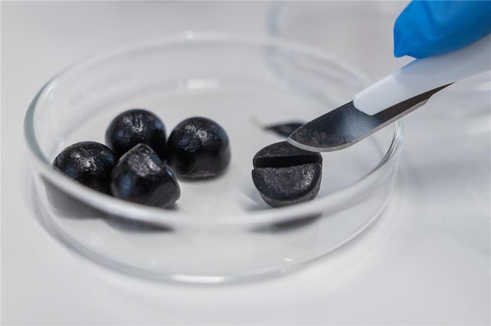 Shilajit wird als Wundermittel gepriesen, entpuppte sich bei den Untersuchungen aber als Mogelpackung.Christoph Schmidt/dpa