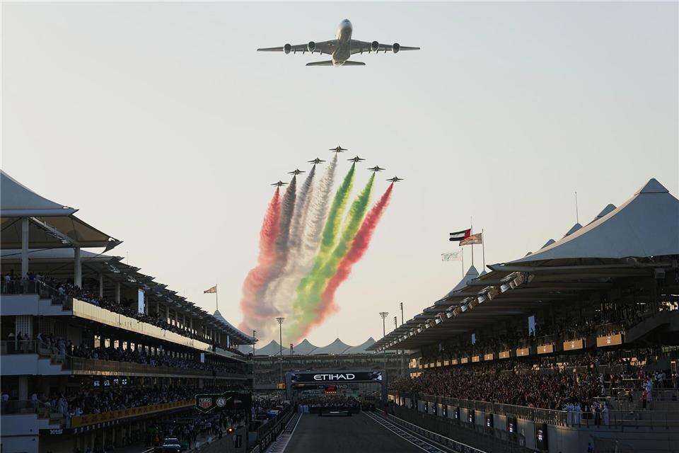 Show gehört auch beim Finale dazu. Fatima Shbair/AP/dpa