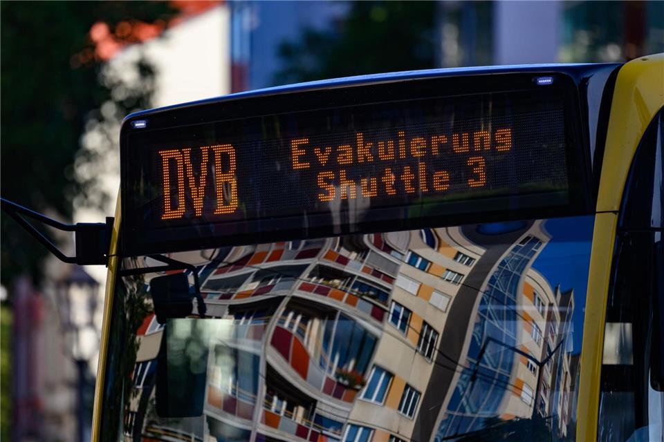 Shuttlebussen waren im Einsatz.Robert Michael/dpa