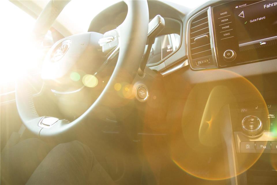 Sicher sichtbar parken: Hell beleuchtete, gut frequentierte Stellen eignen sich gut zum Abstellen des Autos - ideal ist allerdings eine Garage.Christin Klose/dpa-tmn