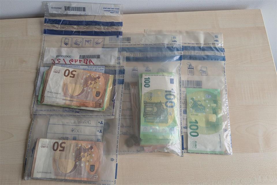 Sichergestelltes Bargeld.Polizei Düsseldorf/dpa