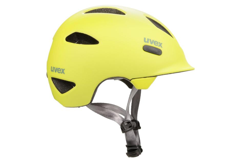 Sicherheit für jedes Budget: Die getesteten Helme kosten zwischen 15 und 100 Euro. Das Modell „Uvex Oyo“ mit der Note 2,7 ist für 47 Euro zu haben.Ralph Kaiser/Stiftung Warentest/dpa-tmn