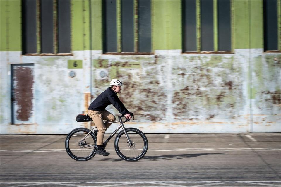 Sicherheit geht vor: Nach längerer Standzeit sollte man sein Fahrrad vor der ersten Tour auf Schäden untersuchen.Zacharie Scheurer/dpa-tmn