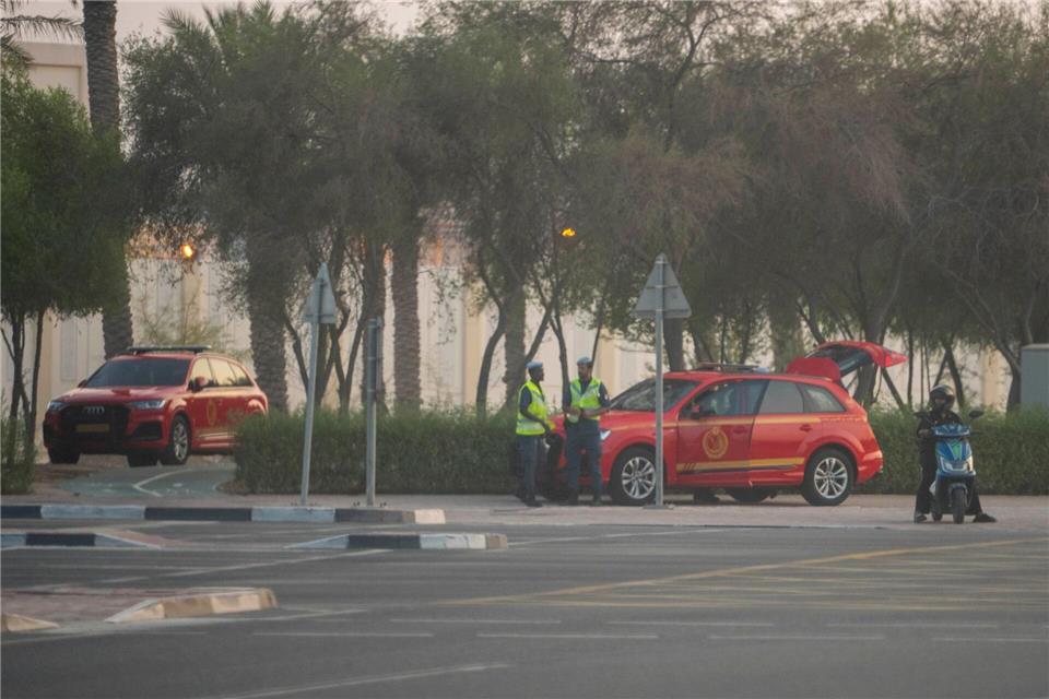 Trump nicht begeistert über Israels Angriff in Katar Sicherheitskräfte am Ort des israelischen Angriffs in Doha. Nikku/XinHua/dpa