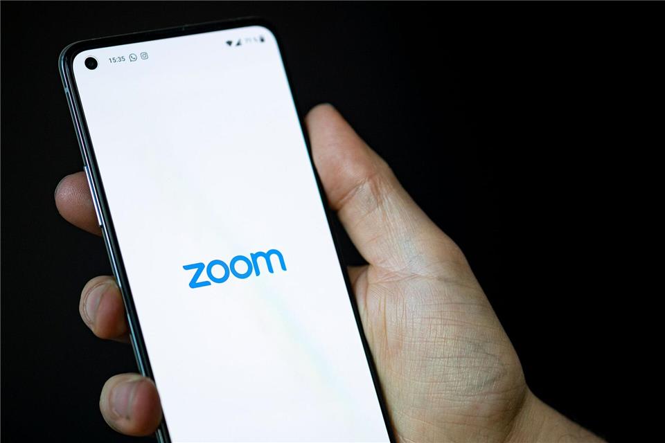 Sicherheitslücken: Zoom-User sollten so schnell wie möglich die aktualisierte, sichere Version des Programms installieren.picture alliance/dpa