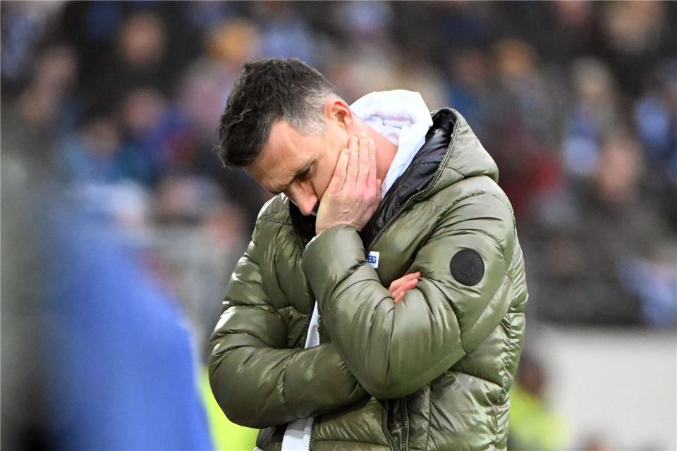 Sichtlich frustriert: Karlsruhes Cheftrainer Christian Eichner.Uli Deck/dpa