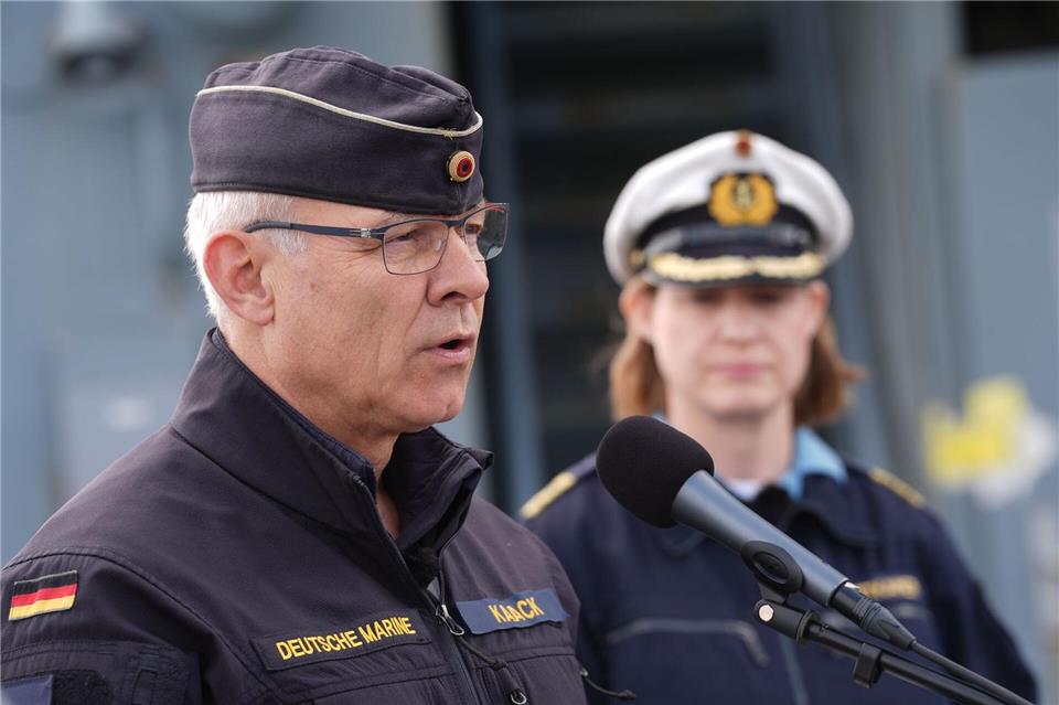 Sie bereiten ihre Soldaten auf einen möglichen Auslandseinsatz vor: Marineinspekteur Kaack und Geschwaderkommandeurin von Puttkamer.Marcus Brandt/dpa