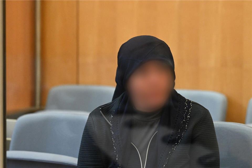 Sie habe Kinder Bilder malen lassen für potenzielle Massenmörder wie einen der verurteilten Rizin-Bombenbauer von Köln, sagte der Richter. (Archivbild)Celine Frohnapfel/dpa