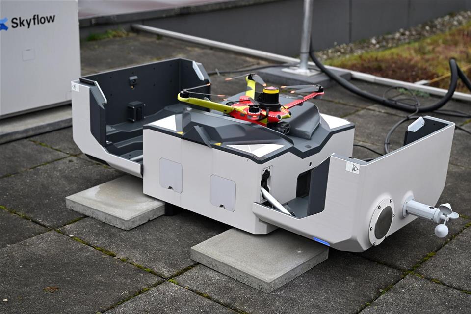 Sie harren in Dockingstations auf zwei Münchner Wachen auf ihre Einsätze.Felix Hörhager/dpa