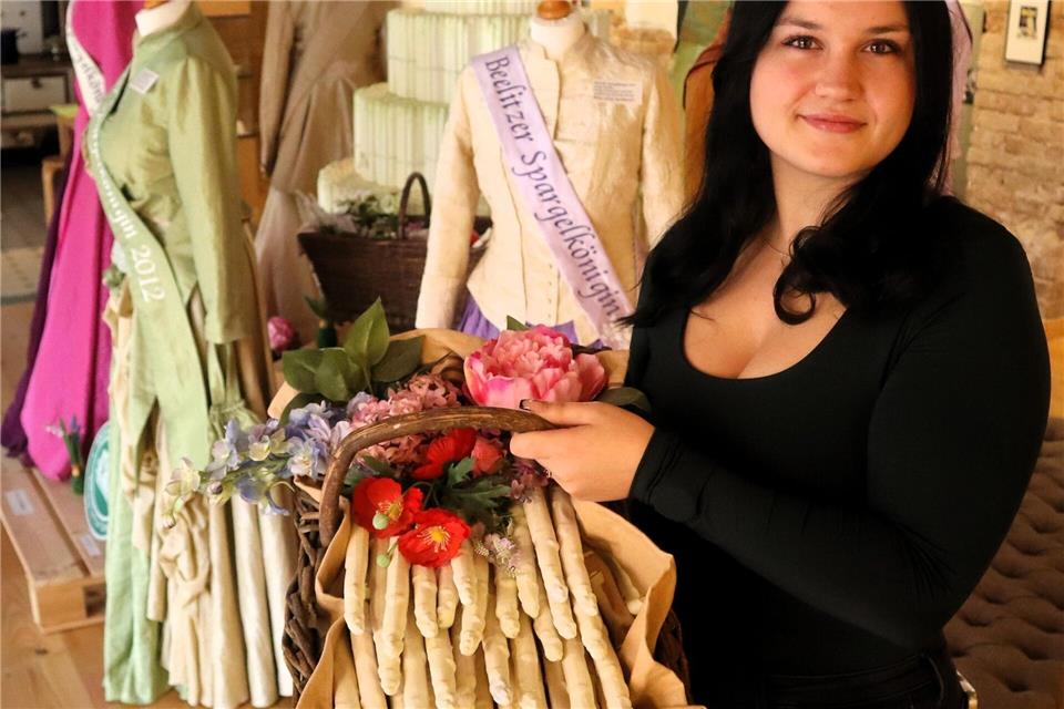 Sie repräsentiert als neue Spargelkönigin die Stadt Beelitz: Emely Friedrich. Stadt Beelitz/dpa