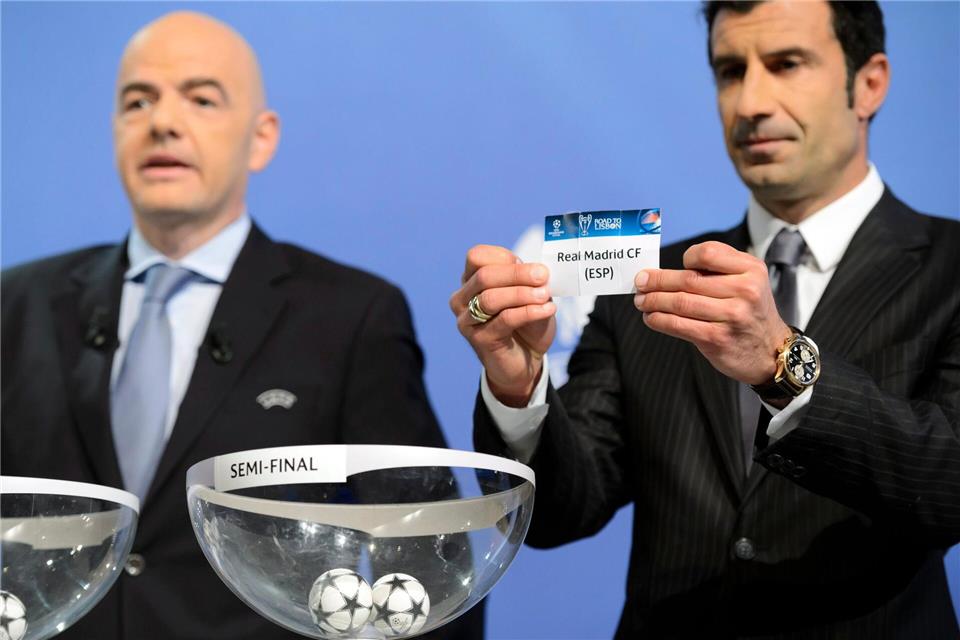 Sie standen sich mal nah: Gianni Infantino (l) und Luis Figo. (Archivbild)picture alliance / dpa