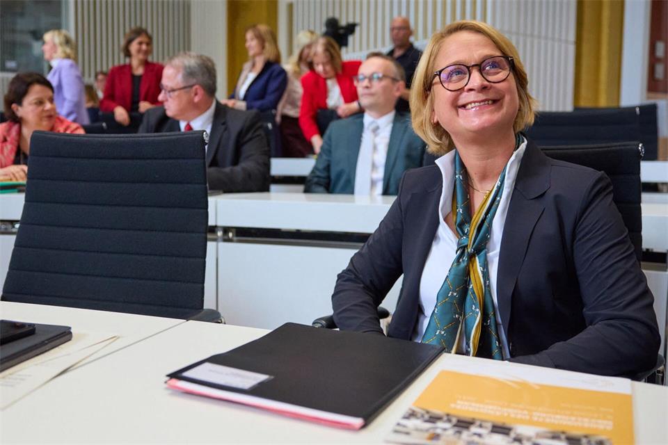 Sie war es und sie wird es bleiben: Landtagspräsidentin Birgit Hesse von der SPD.Jens Büttner/dpa