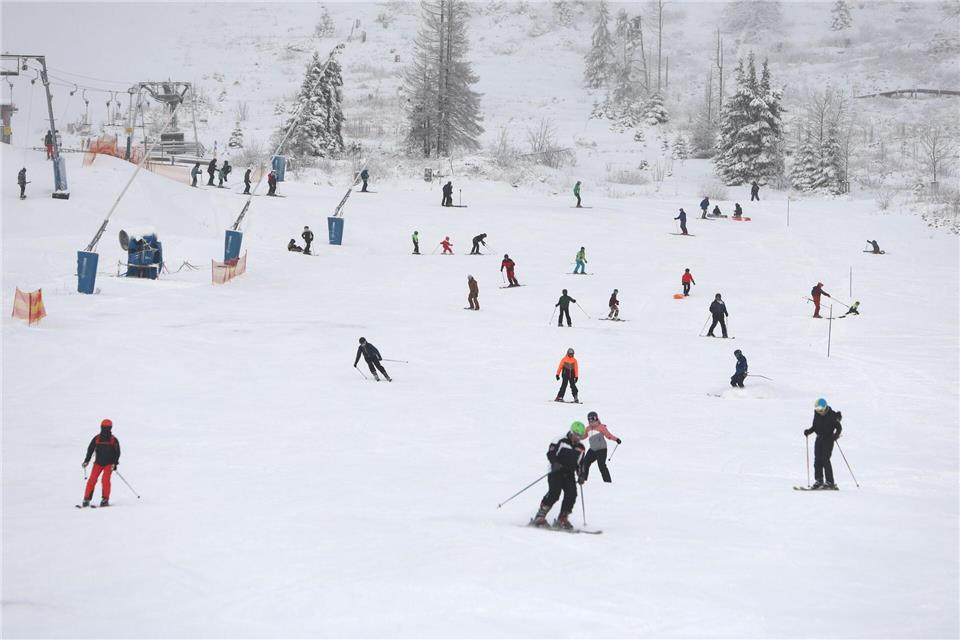 Sie waren am Wochenende zum Skilaufen und Rodeln im Harz unterwegs.Matthias Bein/dpa