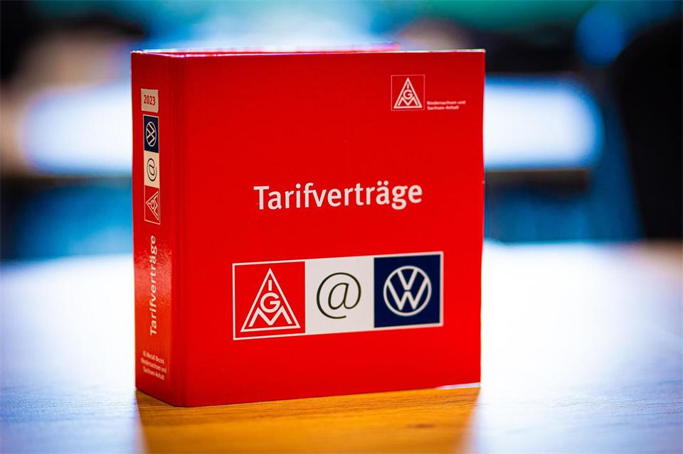 Sie werden bald neu verhandelt: Die Tarifverträge bei Volkswagen. (Archivbild)Moritz Frankenberg/dpa