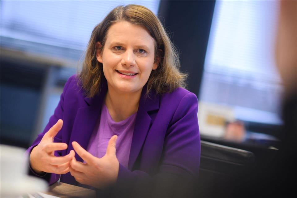 Sie will keine Standards reduzieren, sondern das Verständnis steigern: Kultusministerin Julia Willie Hamburg. (Archivbild)Julian Stratenschulte/dpa