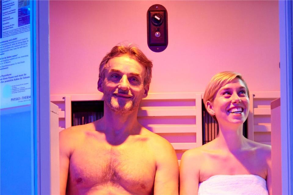 Sie wollen zu Hause schwitzen, haben aber wenig Platz? Dann kann eine Infrarotkabine eine Lösung sein.picture alliance / dpa Themendienst