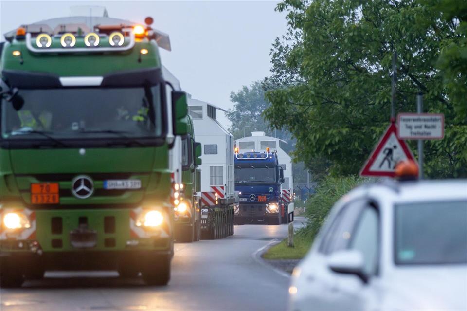 Sieben Behälter wurden zum Zwischenlager in Brokdorf gebracht.Bodo Marks/dpa