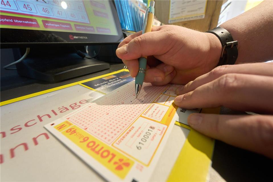 Sieben Menschen haben 2025 im Land eine Million Euro oder mehr im Lotto gewonnen. (Symbolbild)Thomas Frey/dpa