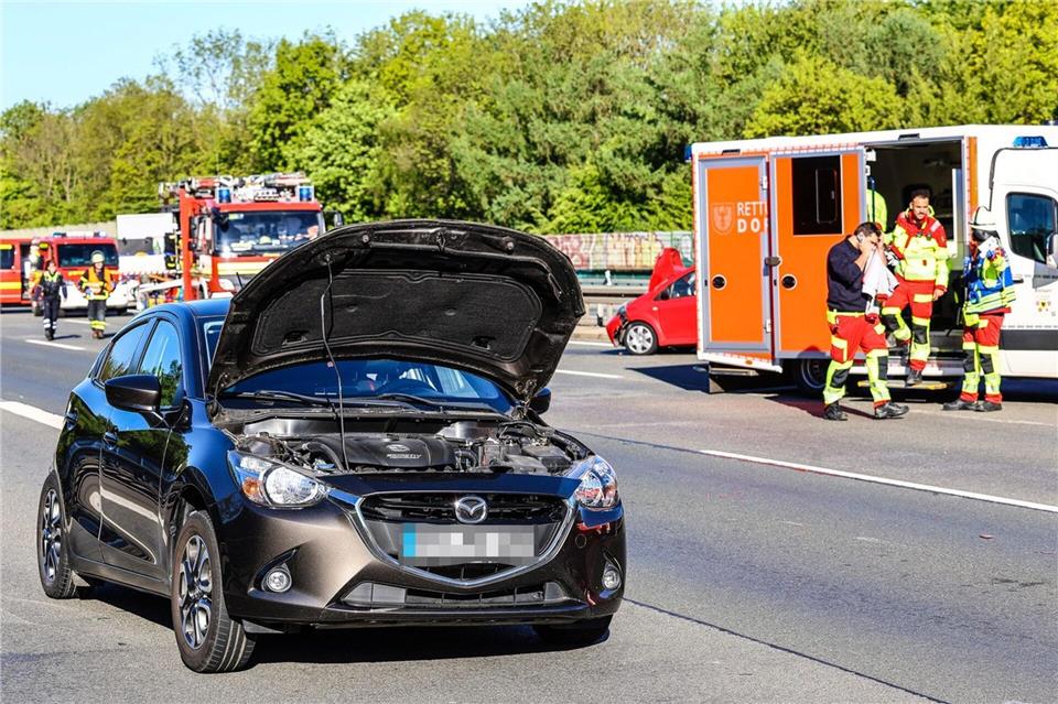 Sieben Menschen wurden am Freitagmorgen bei einem Unfall auf der A 45 verletzt. Alex Talash/dpa