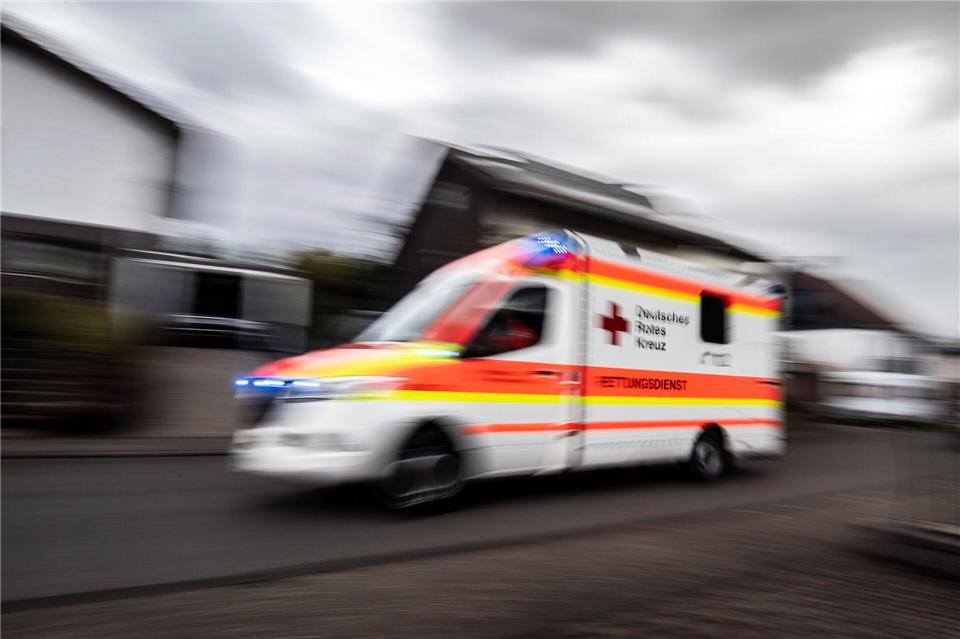 Sieben Menschen wurden verletzt. (Symbolbild)Boris Roessler/dpa