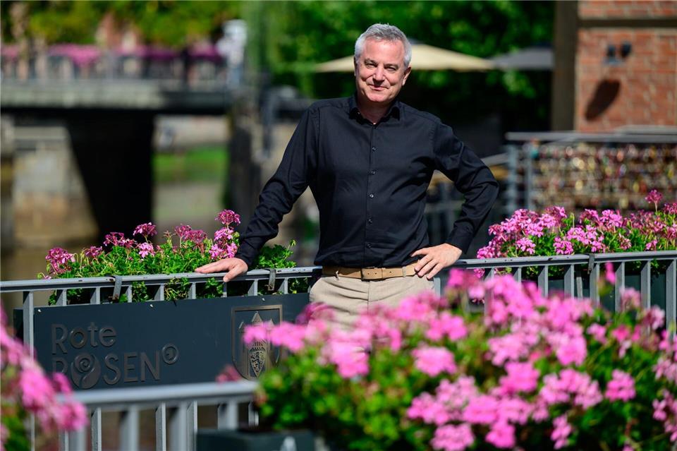 Sieben Millionen Tagestouristen kommen jedes Jahr nach Lüneburg - einen großen Anteil daran haben Fans der „Roten Rosen“.Philipp Schulze/dpa