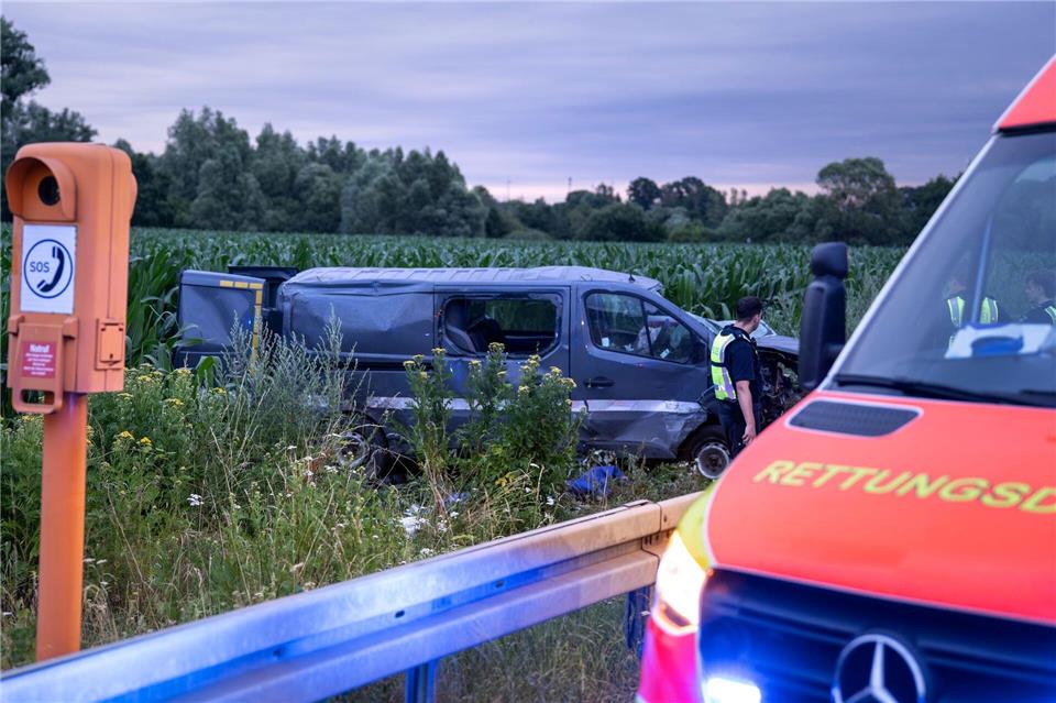 Sieben Verletzte gab es bei dem Crash auf der A2 nahe Hamm.Max Lametz/dpa