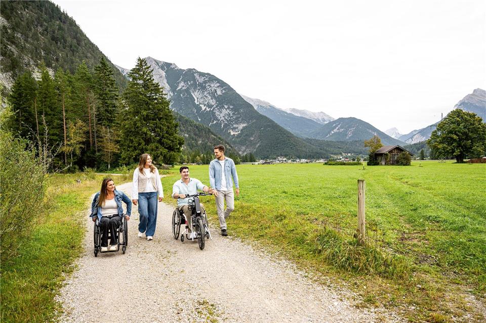 Sieben barrierefreie Wanderwege zwischen 1,8 und 7 Kilometern gibt es in der Region Seefeld zu erkunden.Region Seefeld/dpa-tmn
