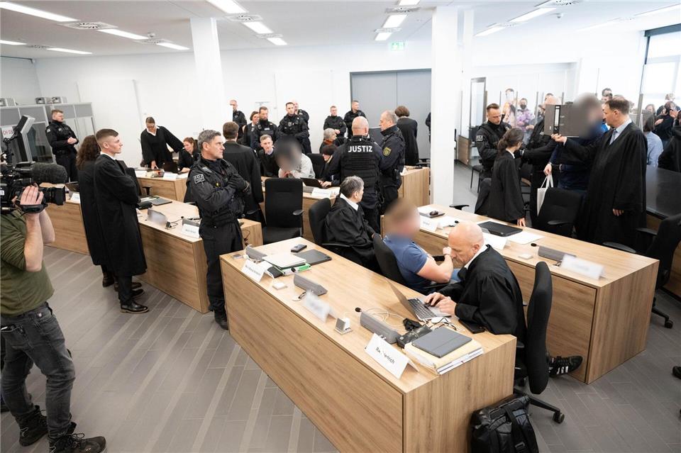 Sieben mutmaßliche Linksextremisten müssen sich seit November wegen Angriffen auf Neonazis vor dem Oberlandesgericht in Dresden verantworten. (Archivbild)Sebastian Kahnert/dpa