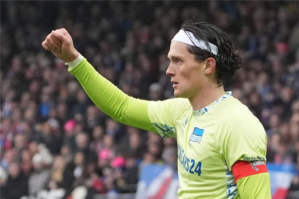 Sieg zum Geburtstag: Fabian Reese beschenkt sich mit dem nächsten Dreier. Marcus Brandt/dpa