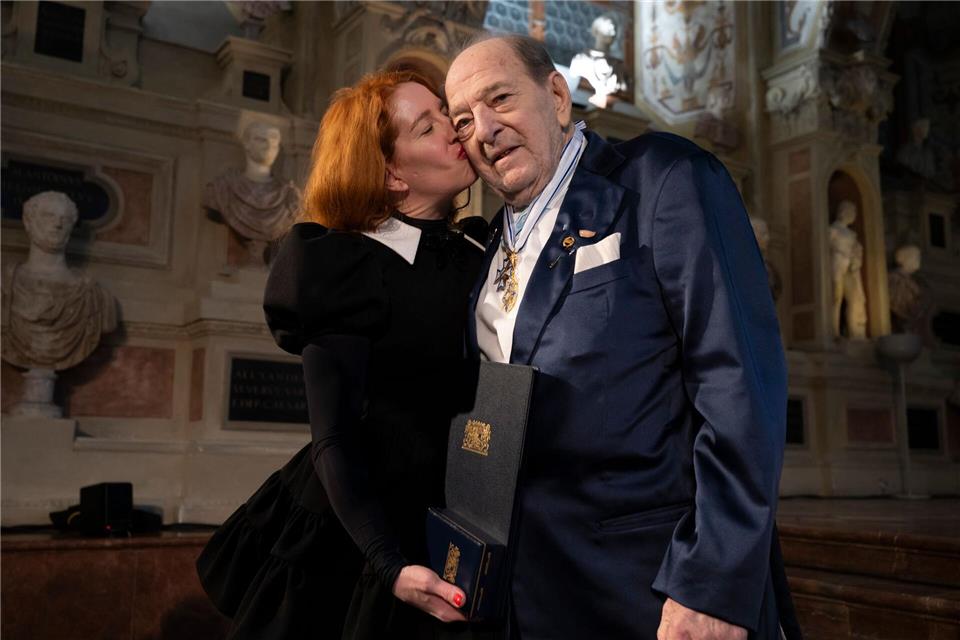 Siegel und seine Frau Laura bei einer Ordensverleihung. (Archivfoto)Peter Kneffel/dpa