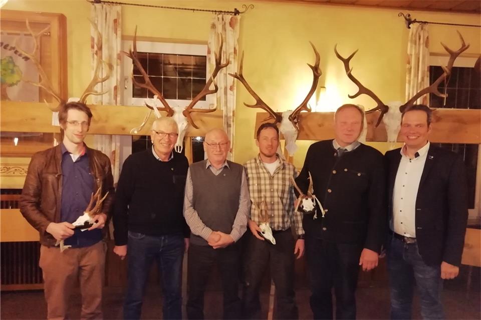 Sieger und Jubilare (v.l.): Jürgen Lehmbrock, Josef Potthoff, Hubert Sümpelmann, Jörg Lehmbrock, Bernhard Bölker und Bürgermeister Andreas Grotendorst. 