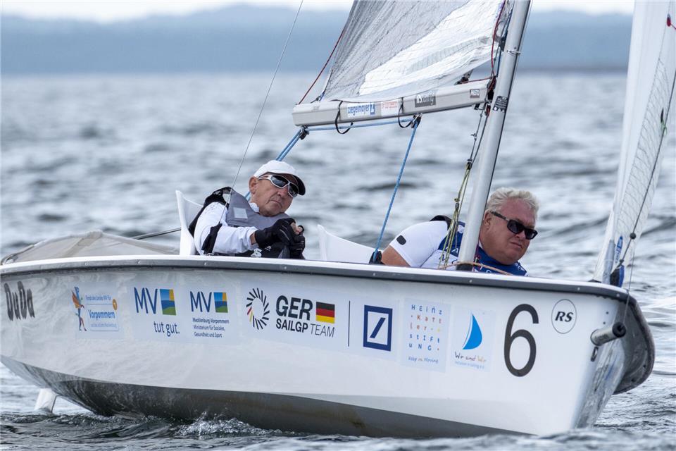 Siegmund Mainka (rechts) legte sich mit seinem Partner Jürgen Brietzke vor Rügen erfolgreich in den Wind.