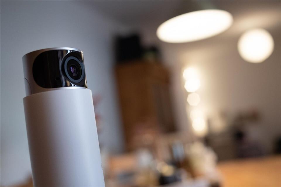 Sieht alles: eine Überwachungskamera Schwenkfunktion für den Innenbereich. Aber darf sie das auch?picture alliance / dpa-tmn