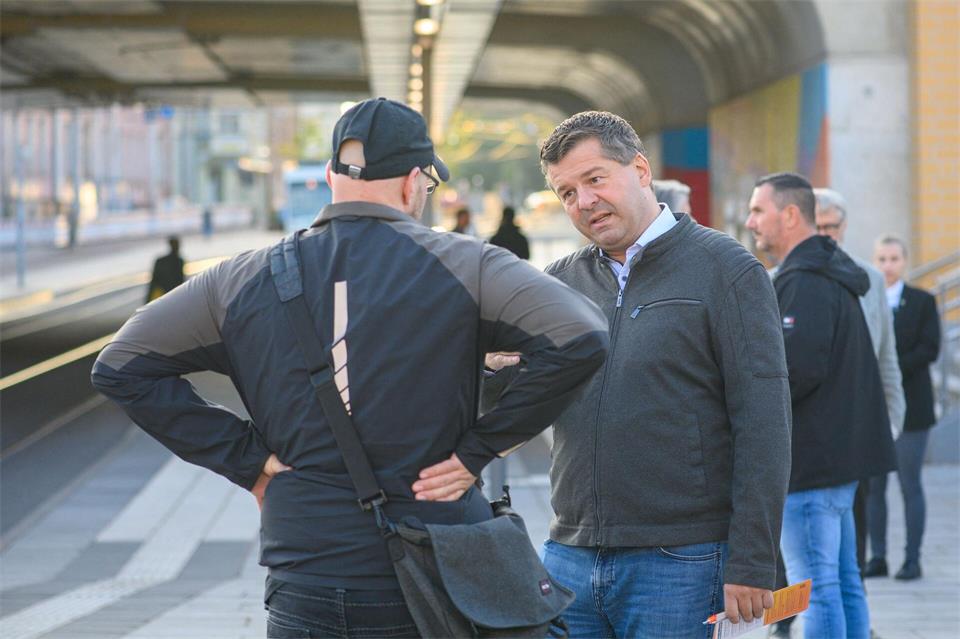Sieht sich seit dem TV-Duell mit AfD-Spitzenkandidat Ulrich Siegmund im Aufwind: Sachsen-Anhalts CDU-Ministerpräsident Sven Schulze.Klaus-Dietmar Gabbert/dpa