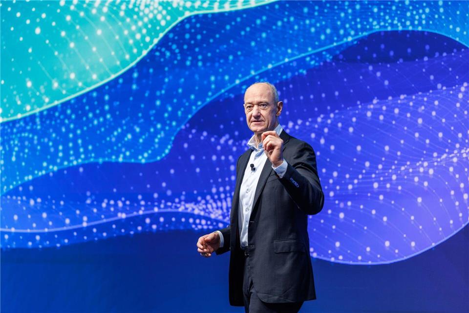 Siemens-Chef Roland Busch warnt vor einem Zurückfallen Europas. (Archivbild)Matthias Balk/dpa