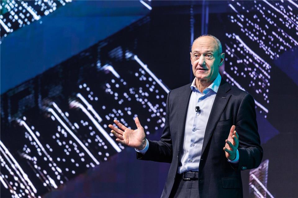 Siemens hat unter Konzernchef Roland Busch das dritte Jahr in Folge mit einem Rekordgewinn beendet.Matthias Balk/dpa