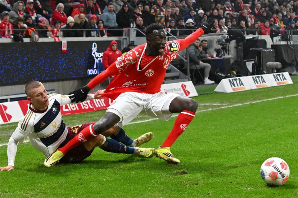 Silas trägt seit der Winterpause das Mainzer Trikot - und trifft nun auf seinen Ex-Club Stuttgart.Torsten Silz/dpa