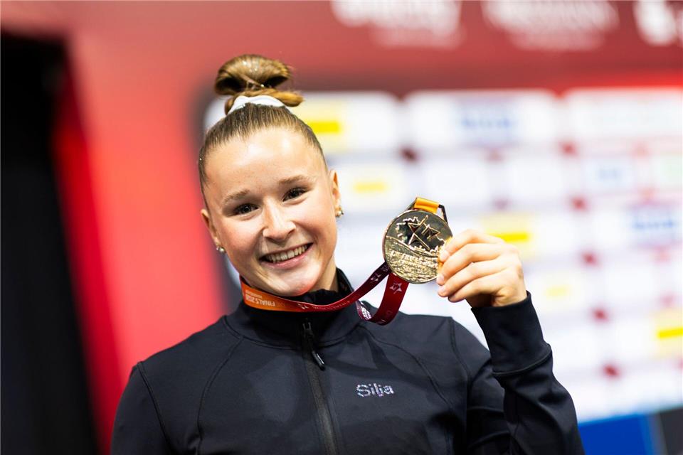 Silja Stöhr ist stolz auf ihre erste Goldmedaille.Michael Matthey/dpa